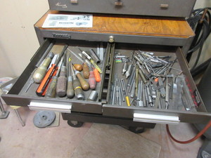 lot 564 image: SCREWDRIVERS, CHISELS, PUNCHES , SHIMS AND MORE