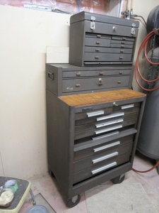 lot 565 image: 3 STACK KENNEDY TOOL CHEST ON WHEELS
