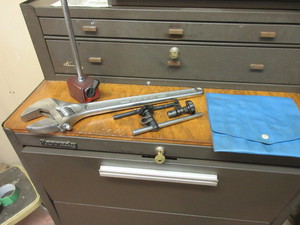 lot 566 image: YASUA TELESCOPING GAUGES, LARGE CRAFTSMAN CRESCENT WRENCH AND MORE