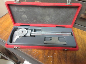 lot 572 image: ETALON DIAL CALIPER WITH CASE