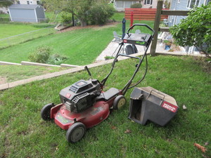 lot 577 image: TORO SUPER RECYCLER LAWNMOWER