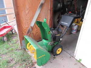 lot 582 image: JOHN DEERE WALK BEHIND SNOW BLOWER