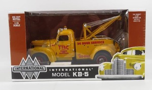 lot 3 image: Die-Cast Promotions International 1948 Wrecker Model KB-5 NIB