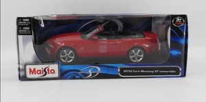 lot 36 image: Maisto 2010 Ford Mustang GT Convertible Red 118 Scale NIB