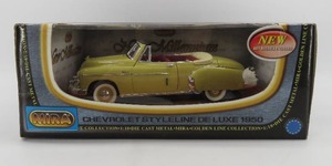 lot 178 image: Mira 118 Scale 1950 Chevrolet Styleline Convertible NIB