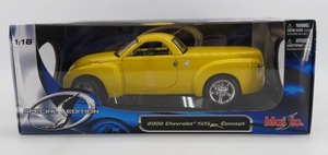 lot 252 image: Maisto Special Edition 118 Scale 2000 Chevrolet SSR Concept NIB