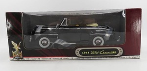 lot 263 image: Road Signature 118 Scale 1948 Ford Convertible Black Diecast