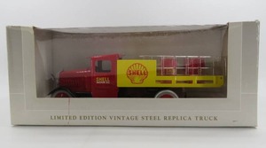 lot 275 image: SpecCast 118 Scale Steel Replica Limited Edition Shell Motor Oil Truck