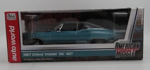 lot 281 image: Auto World 118 Scale 1967 Chevy Impala SS 427 American Muscle NIB