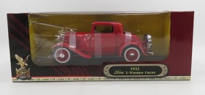 lot 101 image: Road Signature 118 Scale 1932 Ford 3-Window Coupe Red NIB