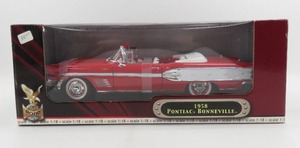 lot 112 image: Road Signature 118 Scale 1958 Pontiac Bonneville Convertible NIB