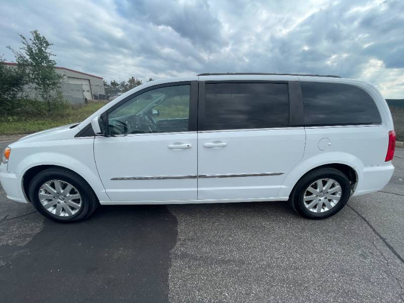 lot 15A image: 2014 Chrysler Town AND Country Touring - 2 OWNERS
