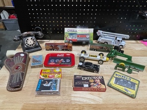 lot 14 image: Lot of Vintage Items