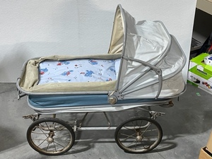 lot 16 image: Vintage Baby Stroller