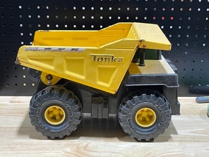 lot 18 image: Tonka Dump Truck