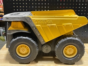 lot 20 image: Tonka Dump Truck