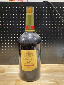 lot 28 image: Vintage Seagrams Canadian Whiskey Bottle