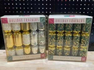 lot 30 image: Vintage Holiday Crackers