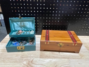 lot 77 image: Jewelry Boxes with Assorted Jewelry