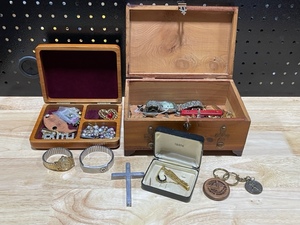 lot 78 image: Jewelry Boxes with Assorted Jewelry