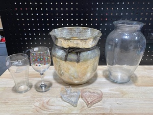 lot 80 image: Assorted Glassware and Decor