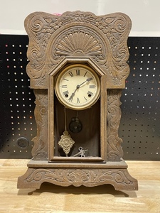 lot 83 image: Vintage Clock