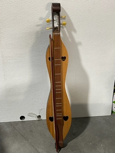 lot 45 image: Musical Dulcimer