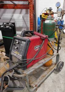 lot 46 image: Lincoln Idealarc SP-100 Welder