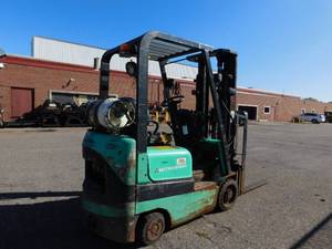 lot 32 image: 2000 Mitsubishi FGC15K 3000lb LP Forklift