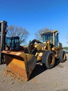 lot 9 image: 1999 John Deere 444H Wheel Loader