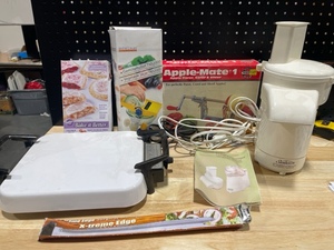 Assorted Small Kitchen Accessories