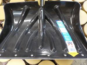 Suncast made in USA Shovel 18 wide...