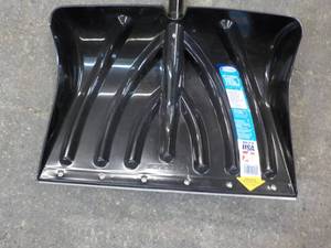 Suncast made in USA Shovel 18 wide...