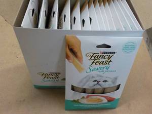 15 ct Purina Fancy Feast Savory Cat Treats Natural Salmon and Tuna in a Demi Glaze best date 082023 Retail $3 each