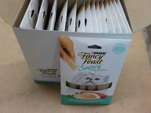 15 ct Purina Fancy Feast Savory Cat Treats Natural Tuna in a Demi Glaze best date 082023 Retail $3 each