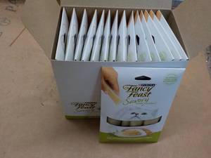 15 ct Purina Fancy Feast Savory Cat Treats Natural Chicken in a Demi Glaze best date 082023 Retail $3 each