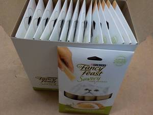 15 ct Purina Fancy Feast Savory Cat Treats Natural Chicken in a Demi Glaze best date 082023 Retail $3 each