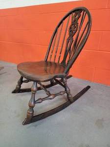 lot 80 image: Bespoke Windsor Back Rocking Chair