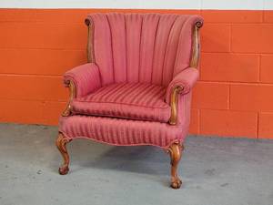 lot 7 image: Vintage Art Nouveau Parlor Armchair