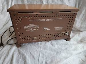 lot 119 image: Zenith Radio K731