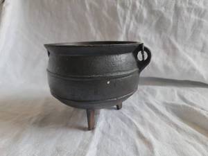 lot 57 image: Seven Inch Cast Iron Kettle