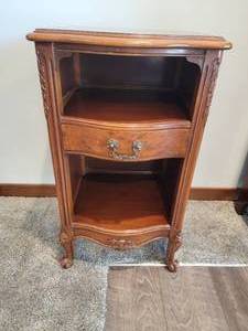 lot 149 image: Antique Walnut Victorian Nightstand