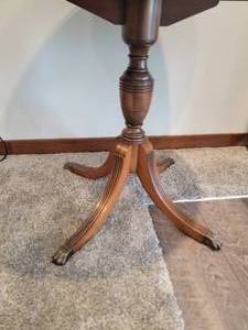lot 39 image: Lions Paw Vintage Federal Drum Table