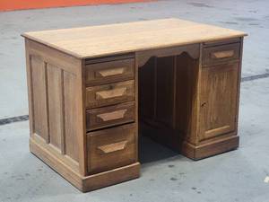 lot 12 image: Unique Vintage MCM Writing Desk