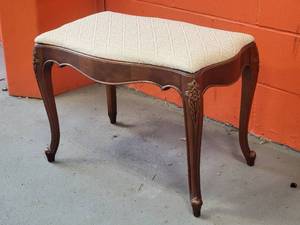lot 74 image: Brilliant Hand-Carved Mahogany Piano Bench
