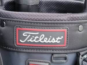 lot 37 image: Right-Handed Ladies Golf Clubs and Bag - Callaway and Odyssey