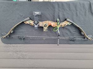 lot 35 image: PSC Infinity LR-1 Compound Bow - Field Camo