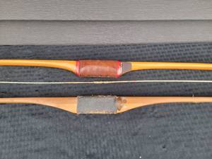 lot 250 image: Awesome Vintage Recurve Bow - Pair