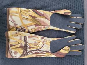 lot 33A image: Hodgman Water Resistant Sportsmans Gloves - Field Camo - M