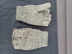 lot 34 image: Thinsulate Wool Glove Pair - Green - Mens M
